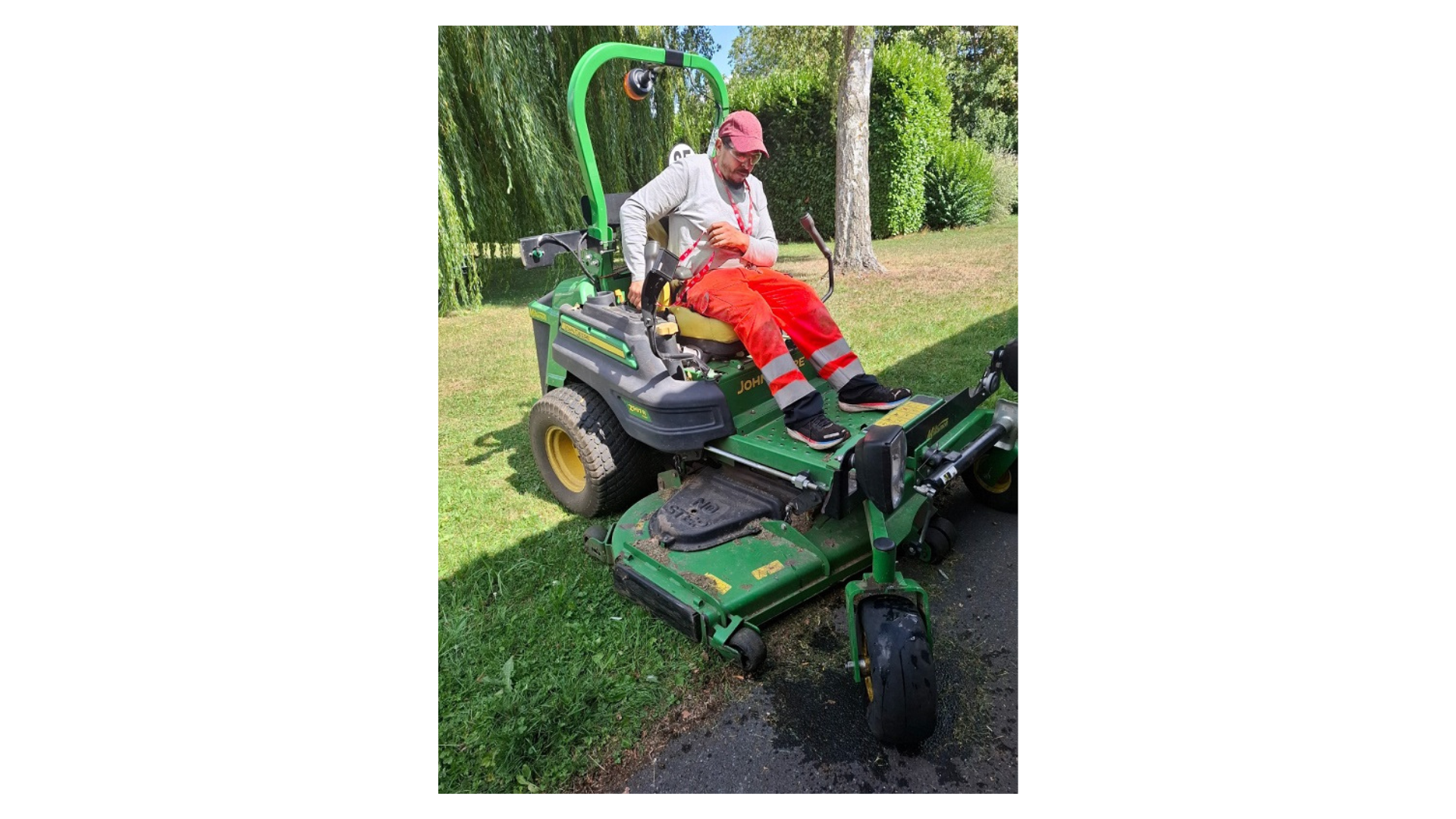 tonte avec tondeuse autoportée pour Vilogia Wattrelos