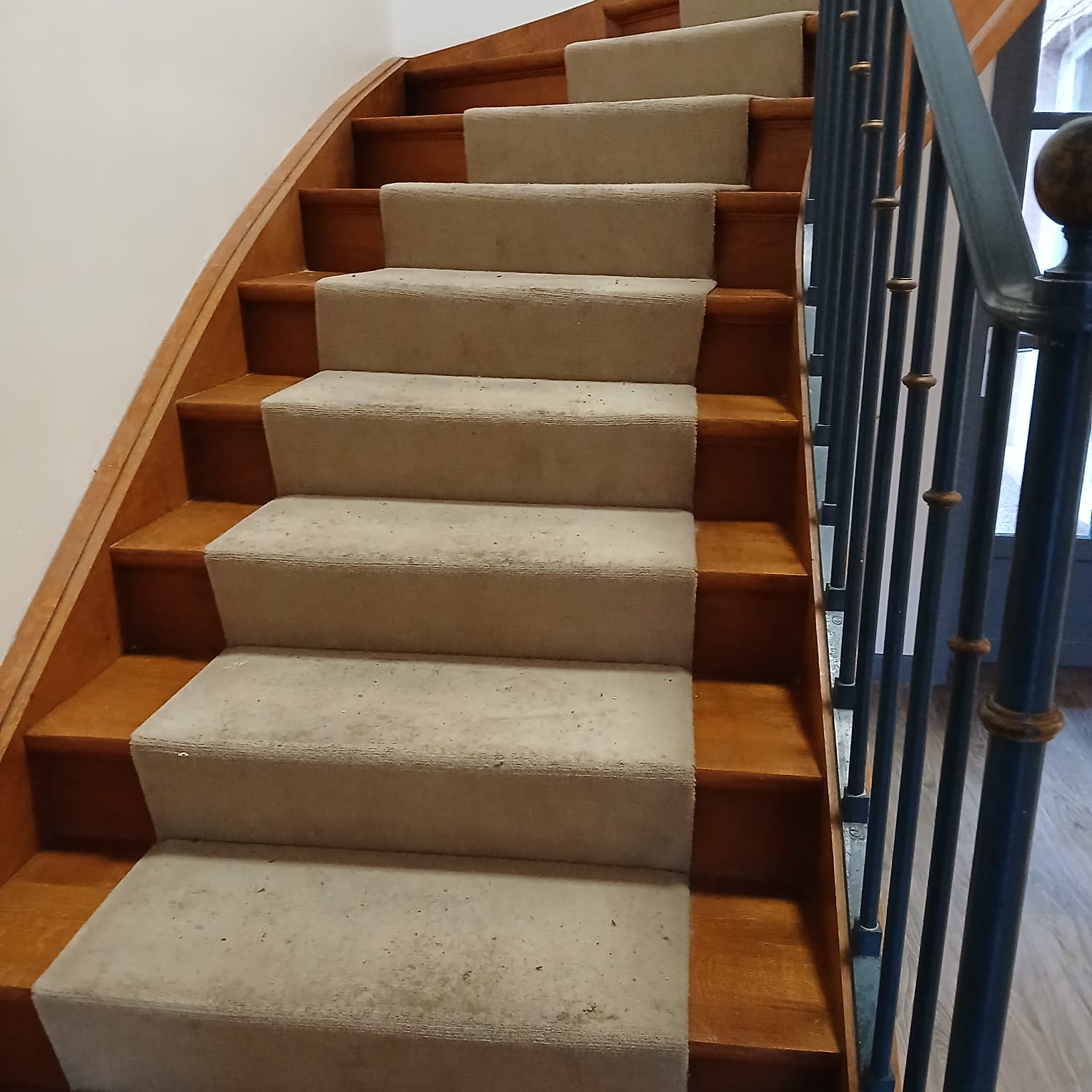 Escalier nettoyé pour Vilogia à Tourcoing