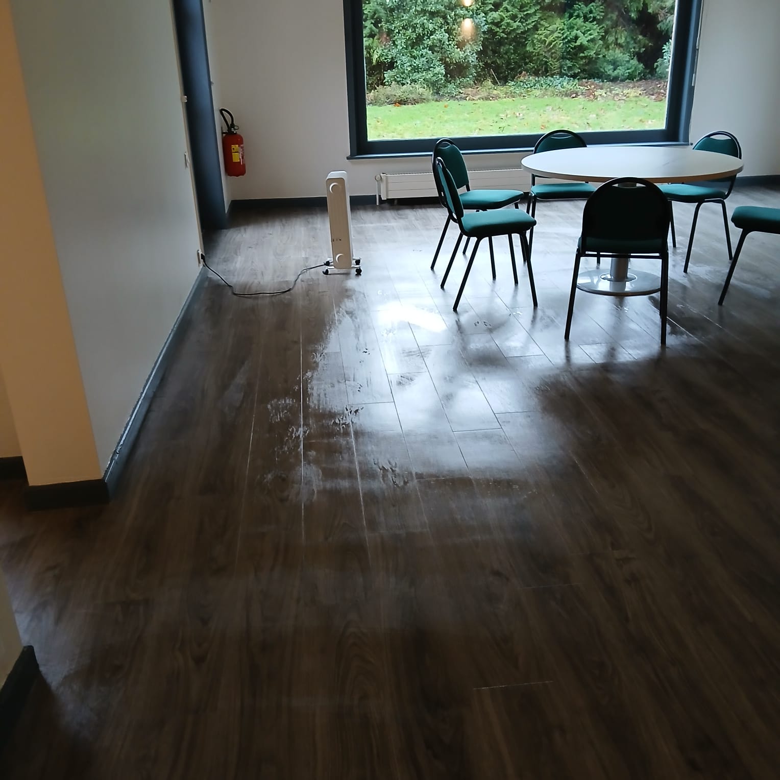 Salon mouillé après nettoyage pour Vilogia à Tourcoing